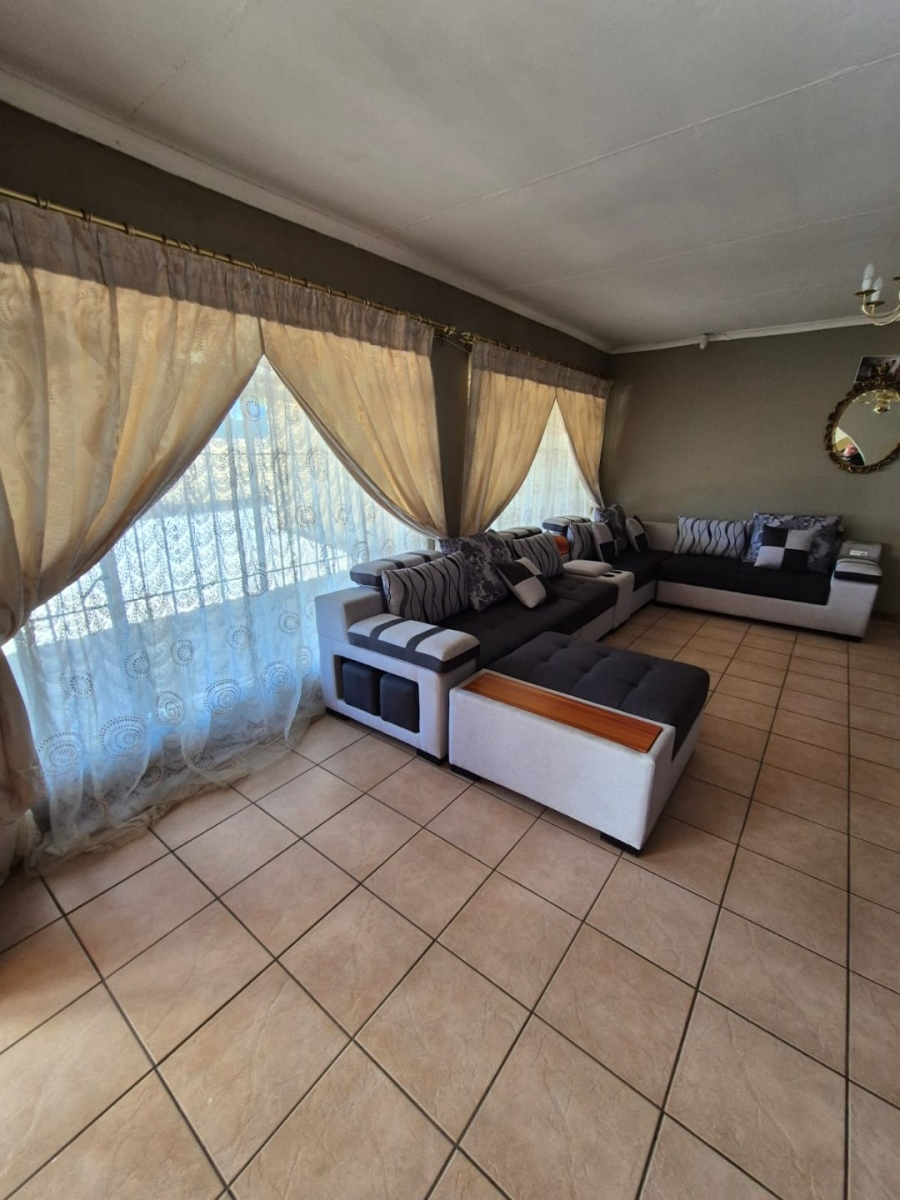 To Let 3 Bedroom Property for Rent in Universitas Ridge Free State